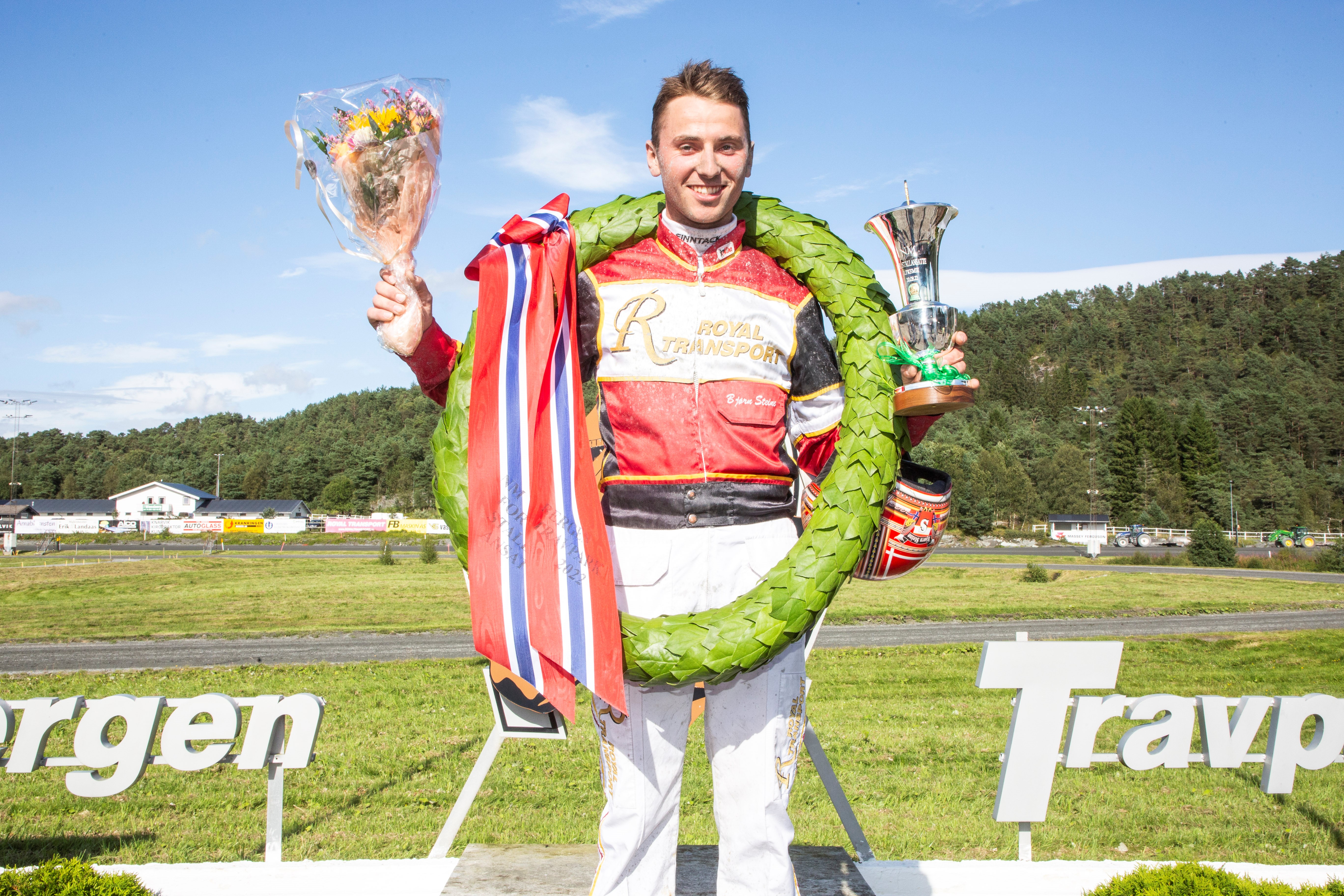 Bjørn Steine ble årets norske mester for de stallansatte - mesterskapet ble også i år avviklet på Bergen Travpark.(Foto: Hesteguiden.com) 